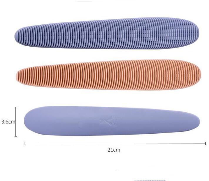 Comb brush comb cat tongue